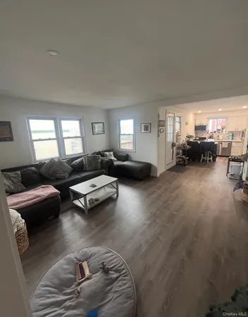 $2,900 | 555 West Broadway, Unit 2E, Long Beach, NY 11561