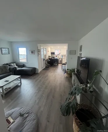 $2,900 | 555 West Broadway, Unit 2E, Long Beach, NY 11561