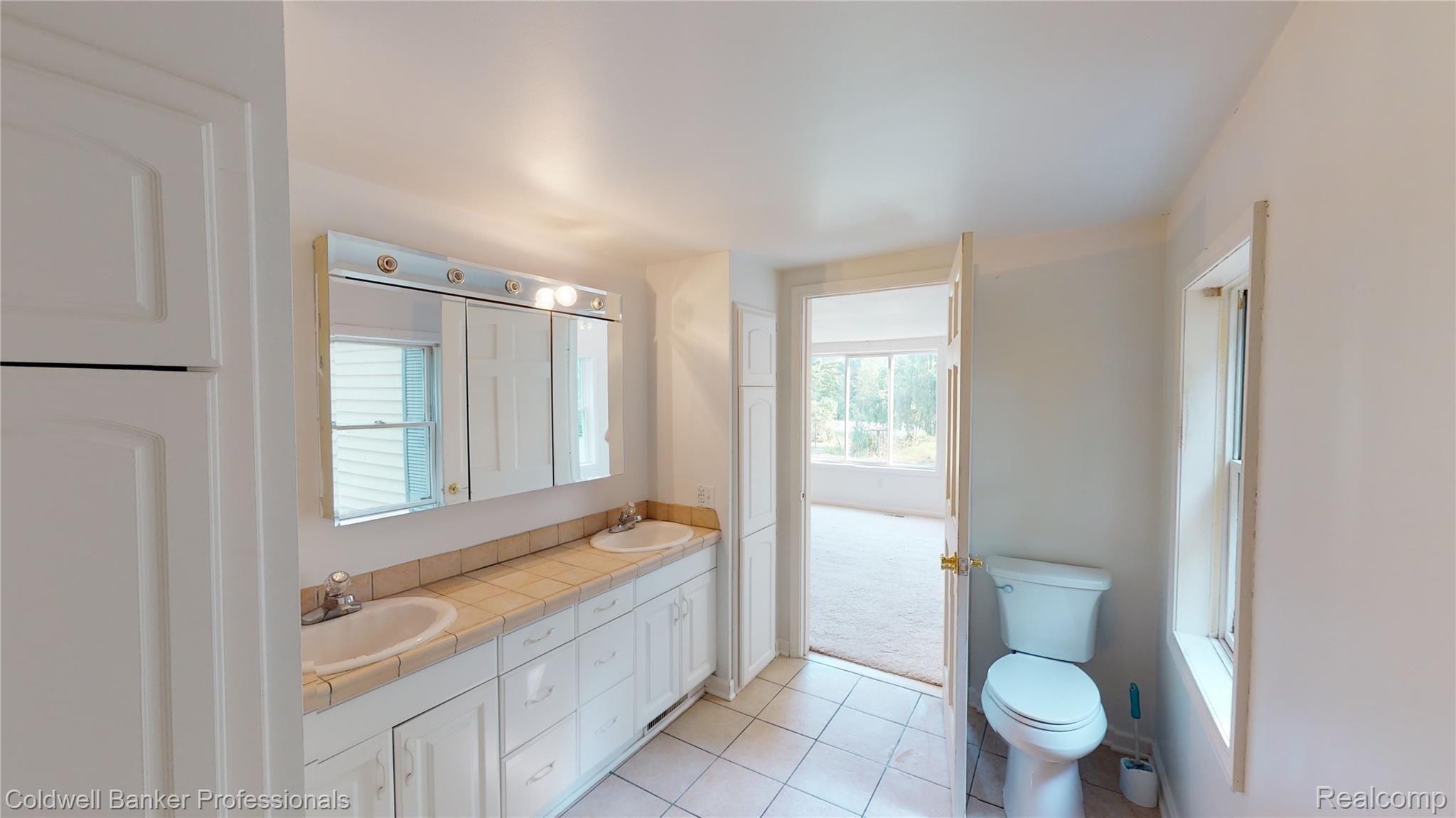 1845 Peppermill Road Lapeer, MI 48446 - Photo 38 of 61 Bath master 2.jpg