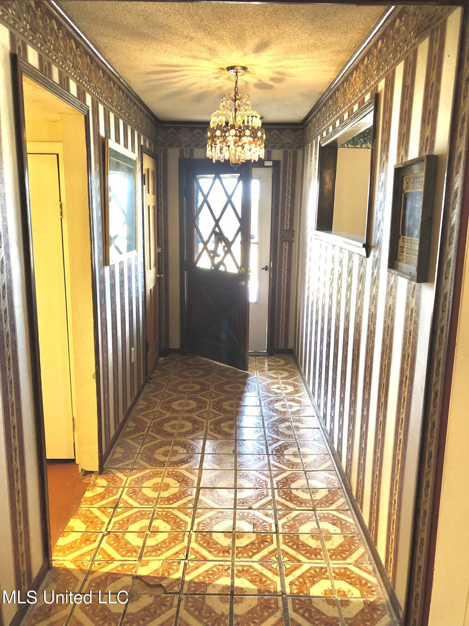 4319 Hernando Road Holly Springs, MS 38635 - Photo 14 of 28 Foyer