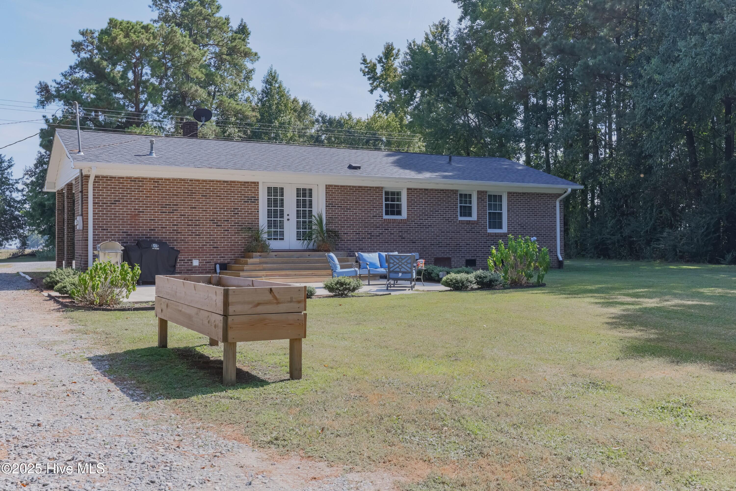 1110 South Dobson Chapel Road Magnolia, NC 28453 - Photo 19 of 46 Raised garden bed