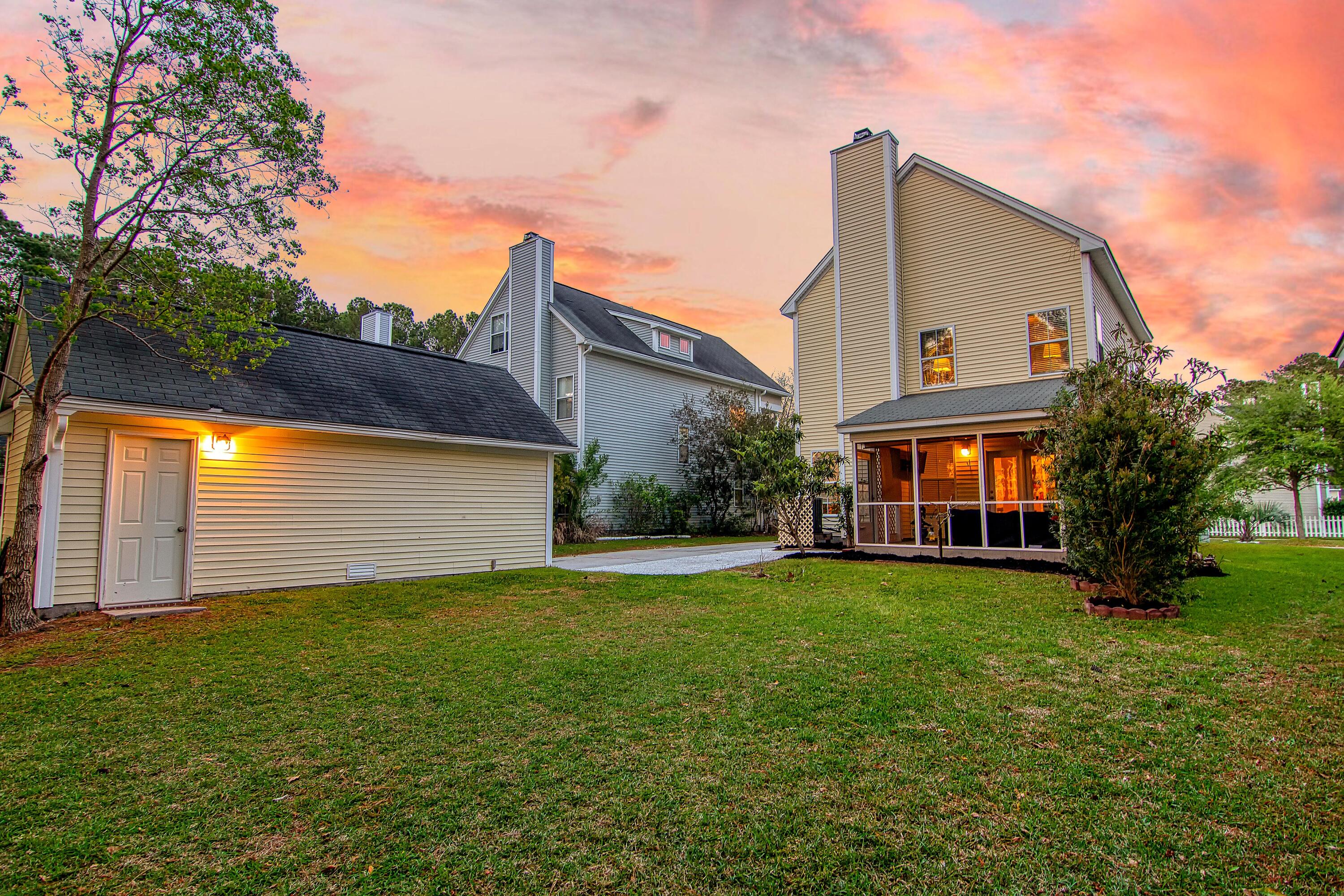 3217 Beaconsfield Road Mount Pleasant, SC 29466 - Photo 9 of 61 CREM_3217 Beaconsfield Twilight_008
