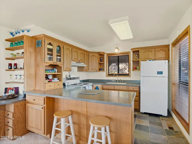 a view of a livingroom and dining room