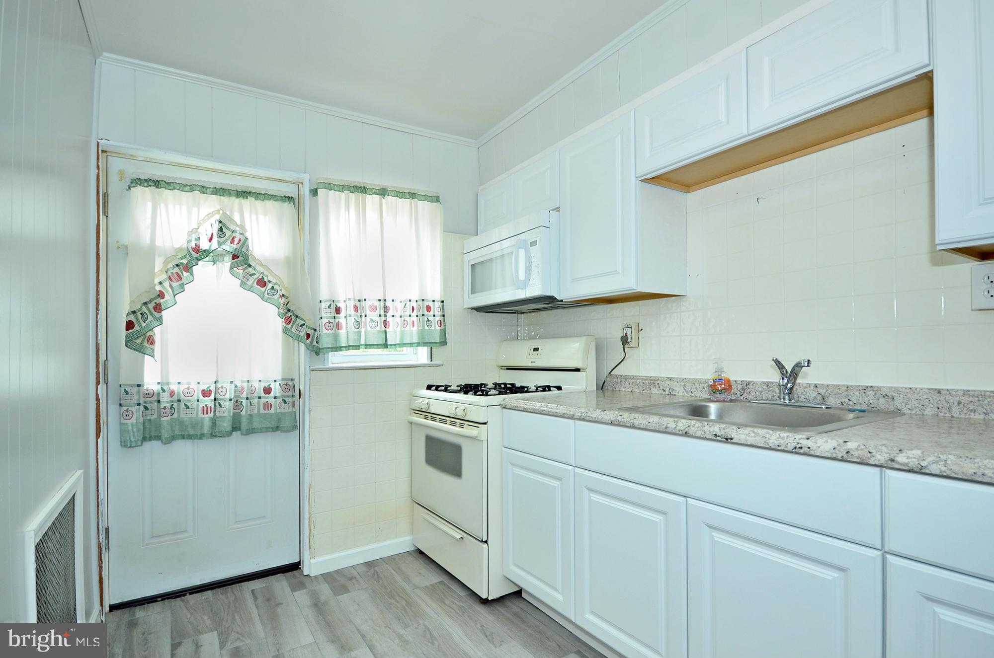 827 Rappolla Street Baltimore, MD 21224 - Photo 2 of 16 Kitchen
