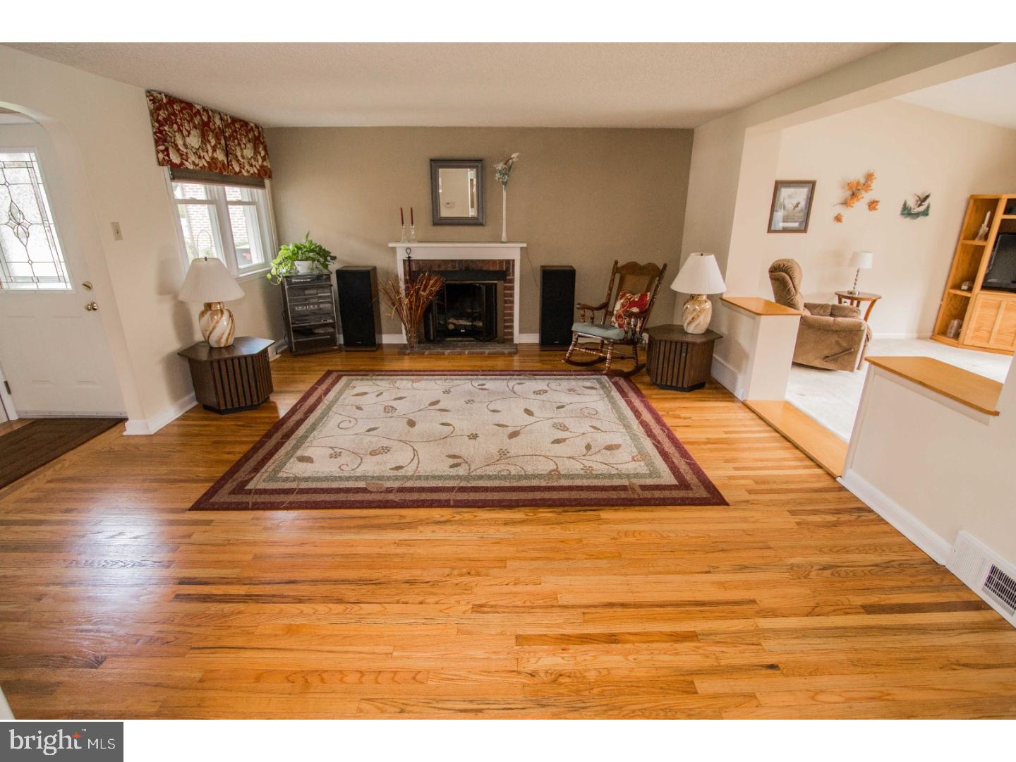 609 Wendy Road Morton, PA 19070 - Photo 3 of 24 Living Room