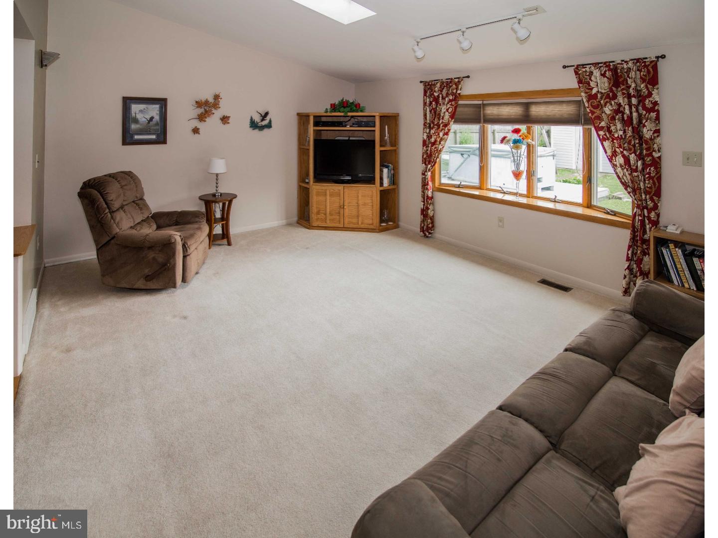 609 Wendy Road Morton, PA 19070 - Photo 8 of 24 Family Room