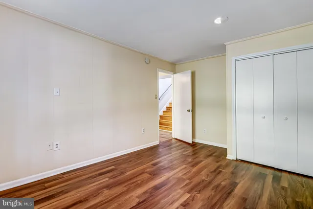 a view of a garage room