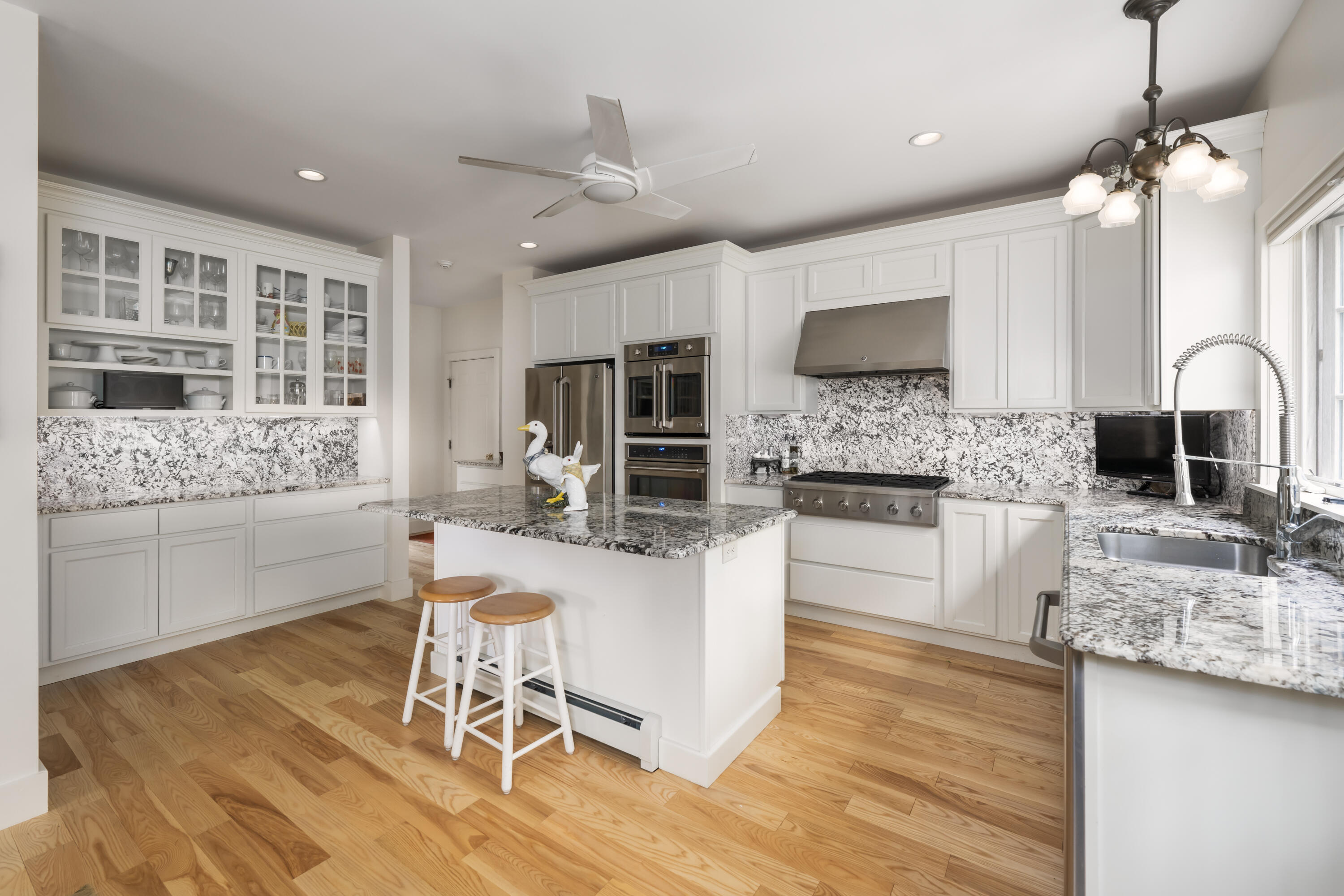 26 Circuit Road Cape Neddick, ME 03902 - Photo 6 of 20 Kitchen