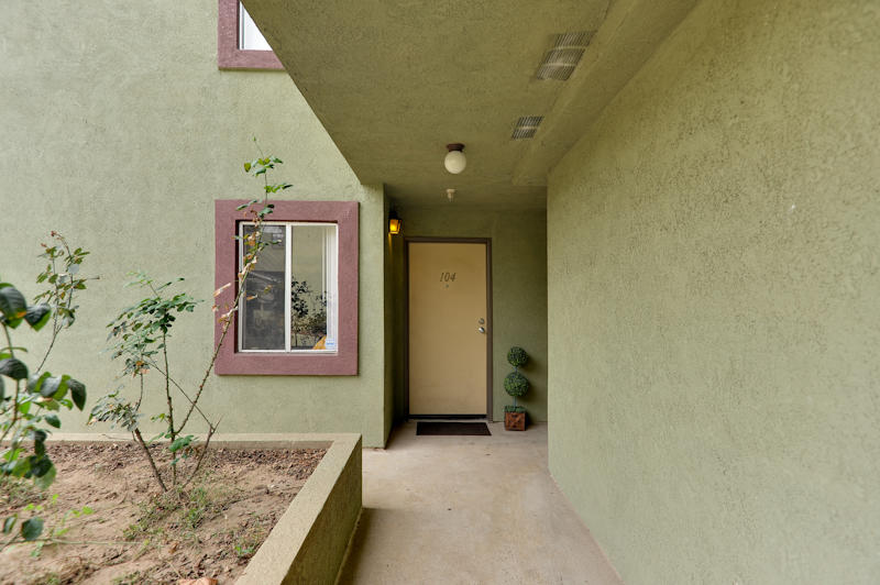 372 Ashtabula Street, Unit 104 Pasadena, CA 91104 - Photo 3 of 14 372 E Ashtabula_MLS_001