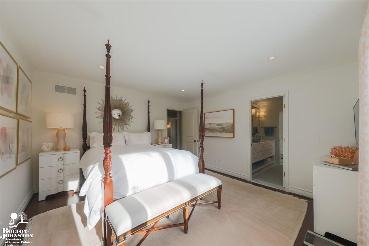 9 Stratton Place Grosse Pointe Shores, MI 48236 - Photo 48 of 68