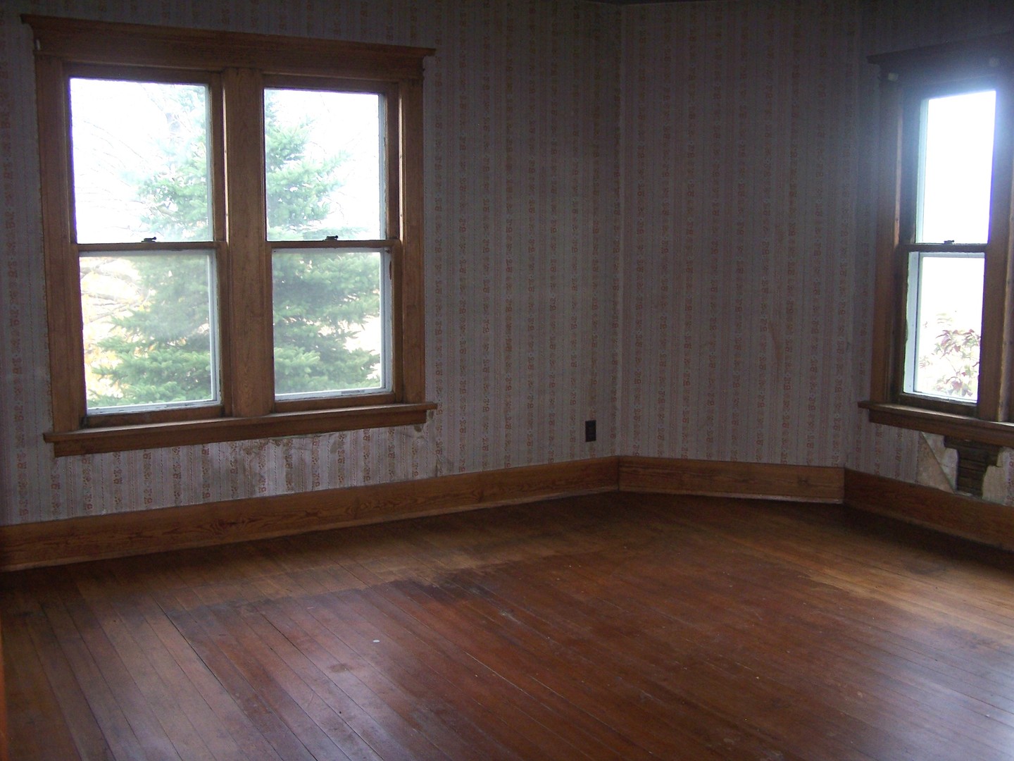 4045 East 22nd Road Serena, IL 60549 - Photo 22 of 31 an empty room with wooden floor and windows