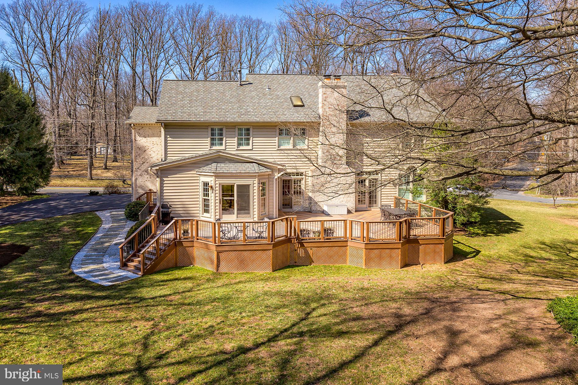 9605 Clarks Crossing Road Vienna, VA 22182 - Photo 3 of 52