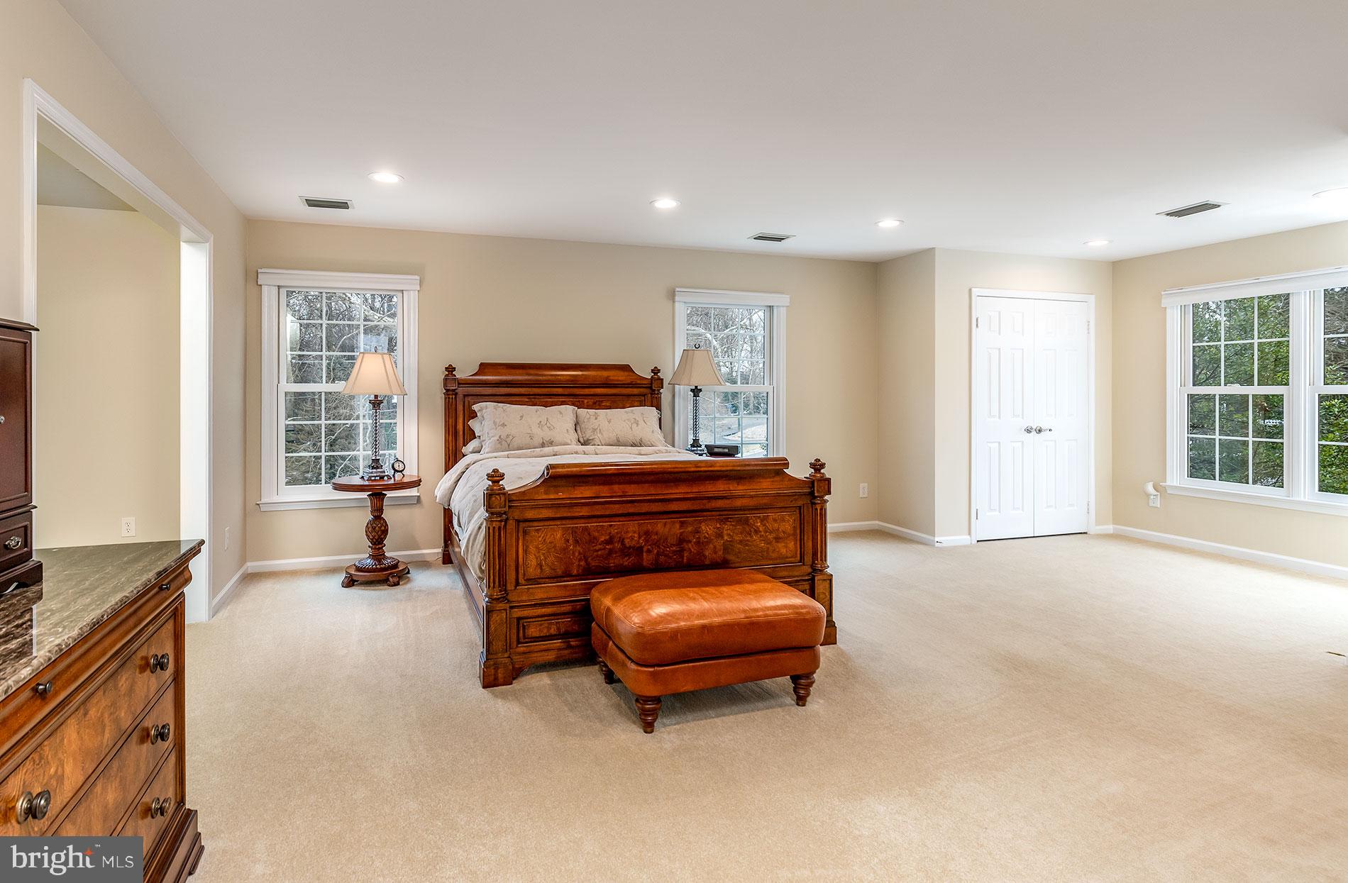 9605 Clarks Crossing Road Vienna, VA 22182 - Photo 21 of 52