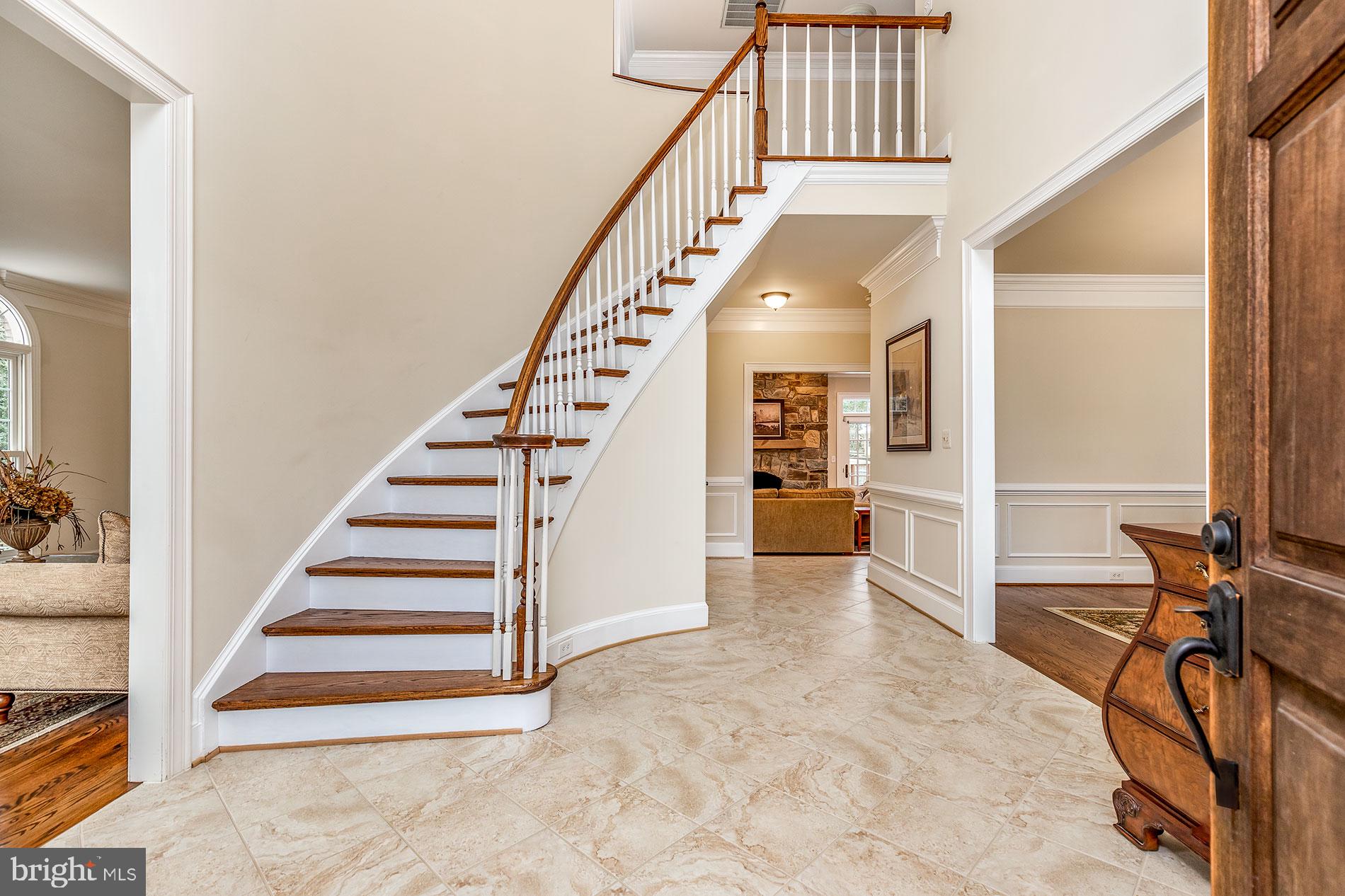 9605 Clarks Crossing Road Vienna, VA 22182 - Photo 4 of 52