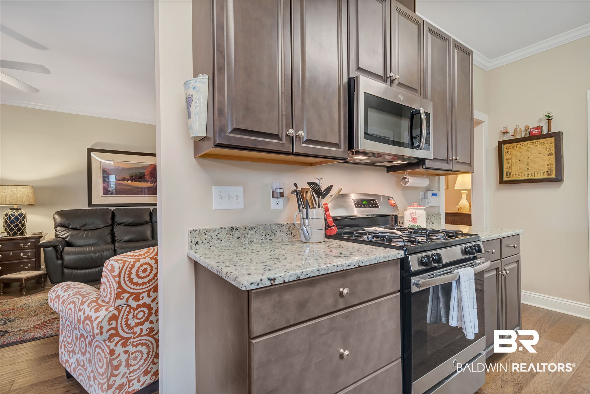207 Divot Loop Fairhope, AL 36532 - Photo 11 of 27 Gas Stove