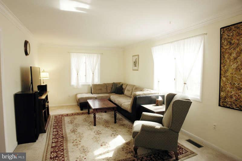 9505 Stewartown Road Gaithersburg, MD 20879 - Photo 5 of 30 Living Room