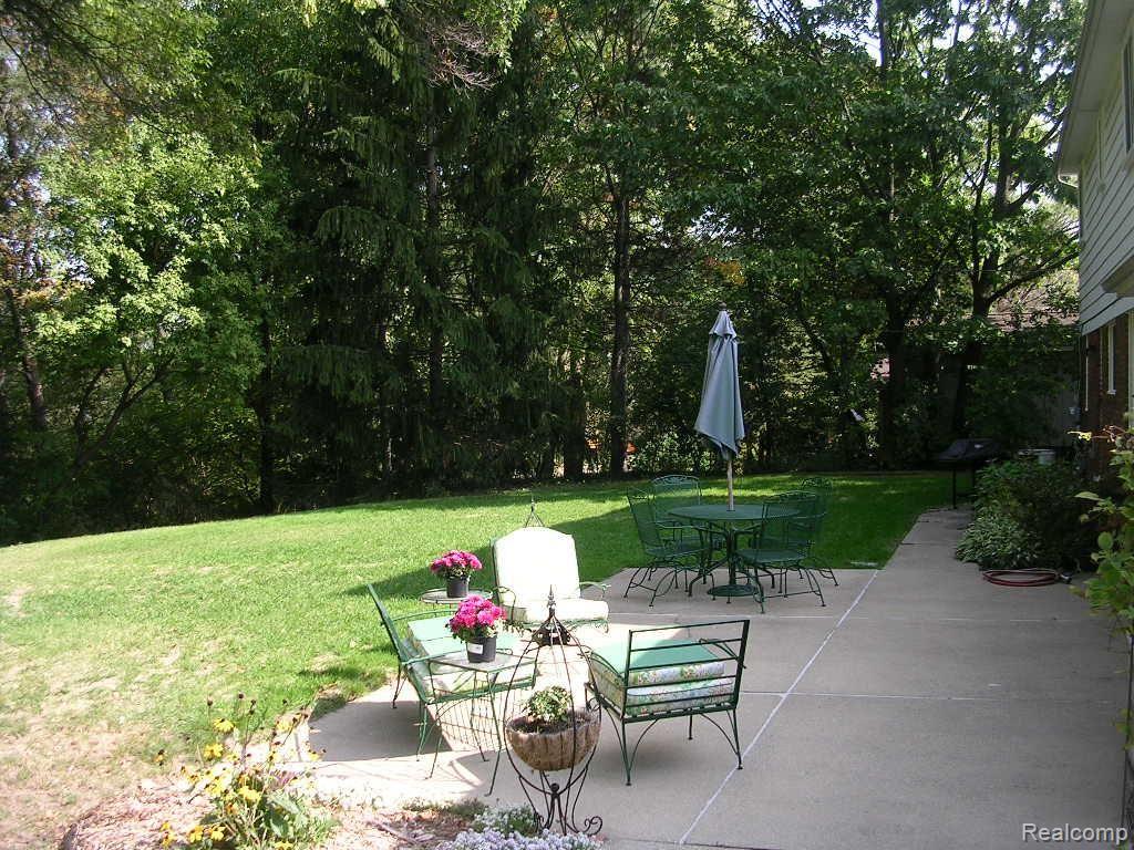 570 Lake Forest Road Rochester, MI 48309 - Photo 23 of 25 Relax Out Back