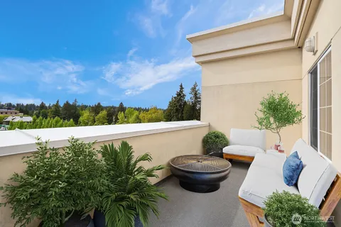$1,228,000 | 11004 Northeast 11th Street, Unit 606, Bellevue, WA 98004