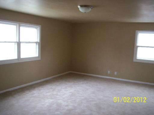 132 Kingston Road Bolingbrook, IL 60440 - Photo 4 of 9 an empty room with a window