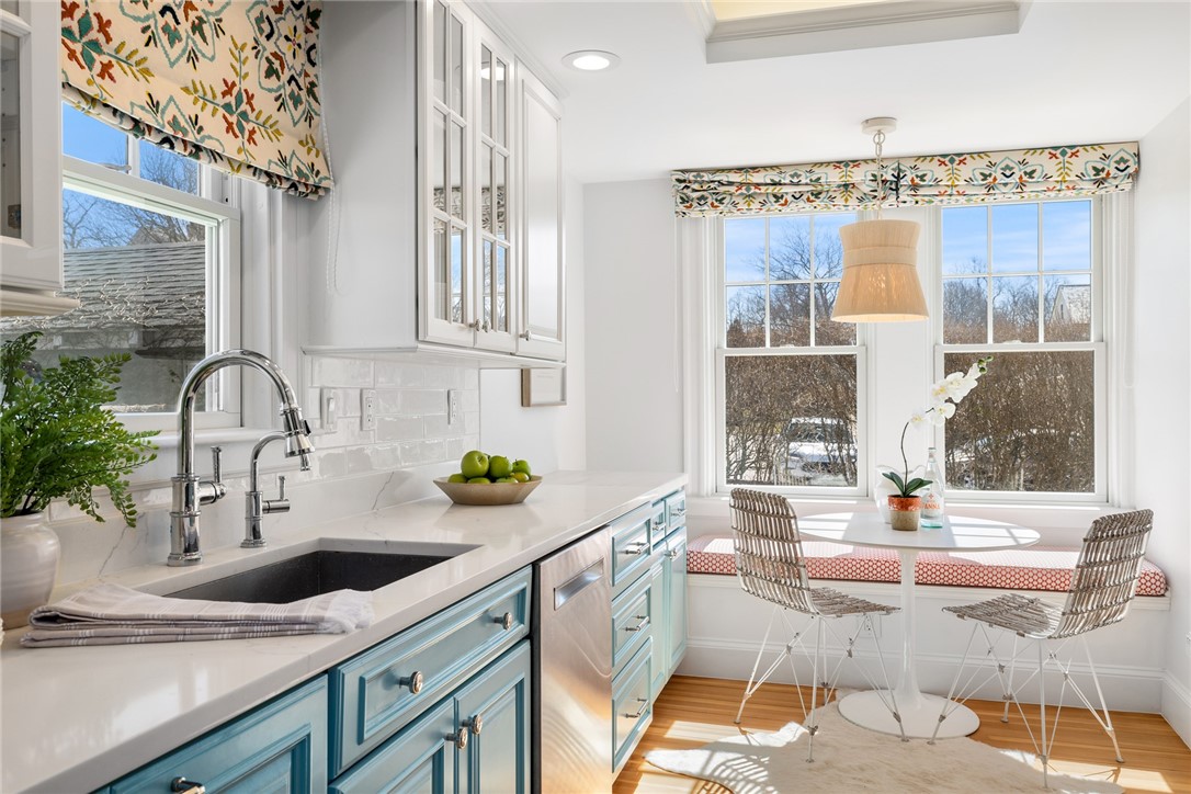 115 Washington Street Newport, RI 02840 - Photo 16 of 50 Looking at Breakfast Nook