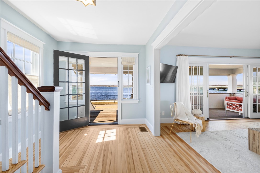 115 Washington Street Newport, RI 02840 - Photo 7 of 50 Front Entrance