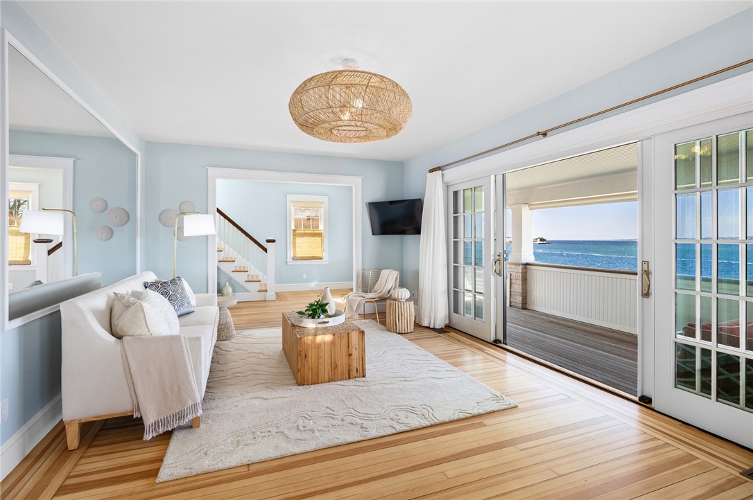 115 Washington Street Newport, RI 02840 - Photo 9 of 50 Living Room