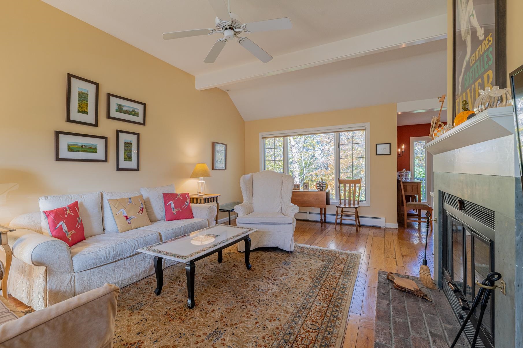 154 Kestrel Court Manchester, VT 05254 - Photo 2 of 33