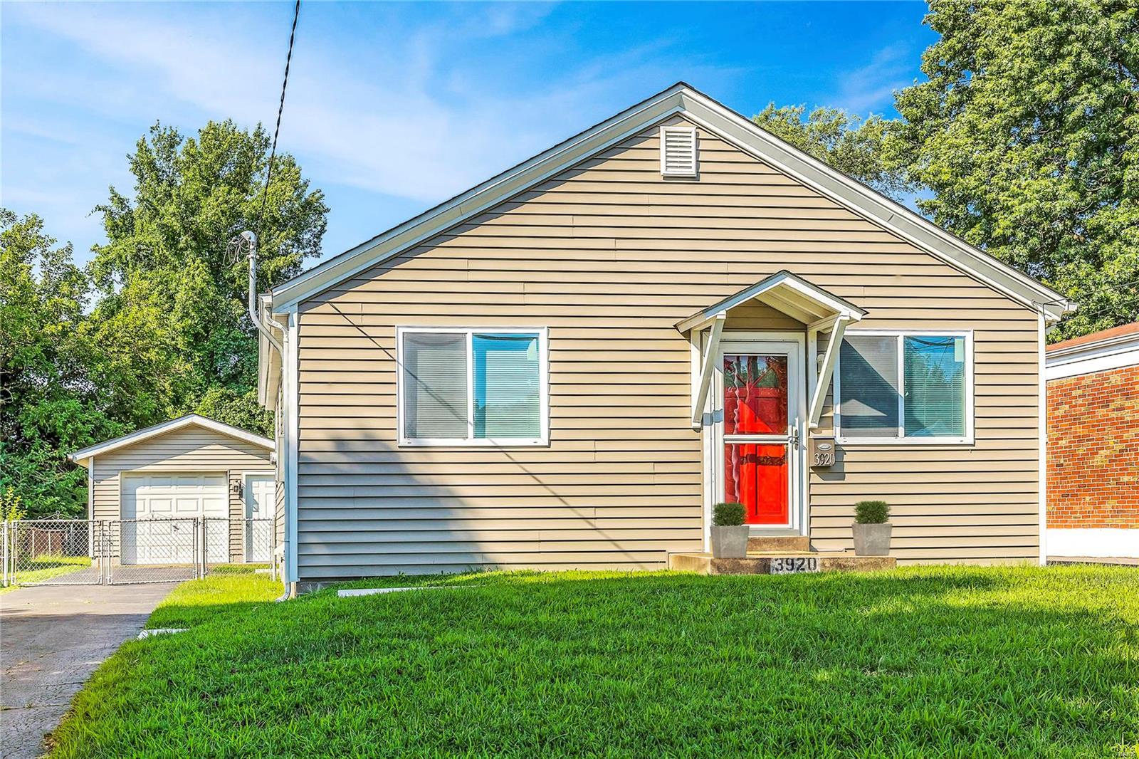 3920 Weber Road St. Louis, MO 63123 - Photo 1 of 15