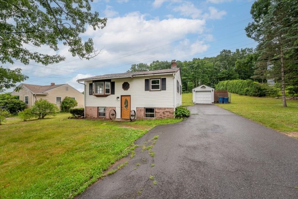 207 Labelle Street West Springfield, MA 01089 - Photo 3 of 37 Gallery Image 3