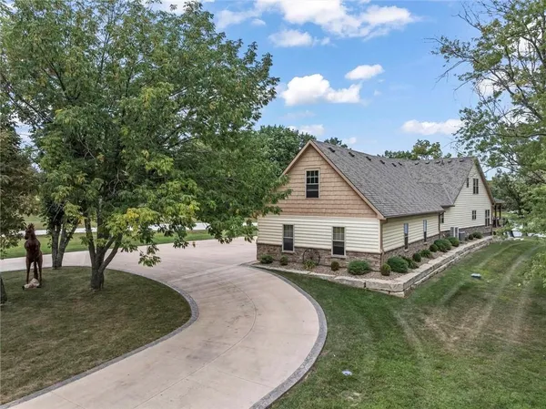 $1,999,000 | 107 Harbor Point, Gallatin, MO 64640
