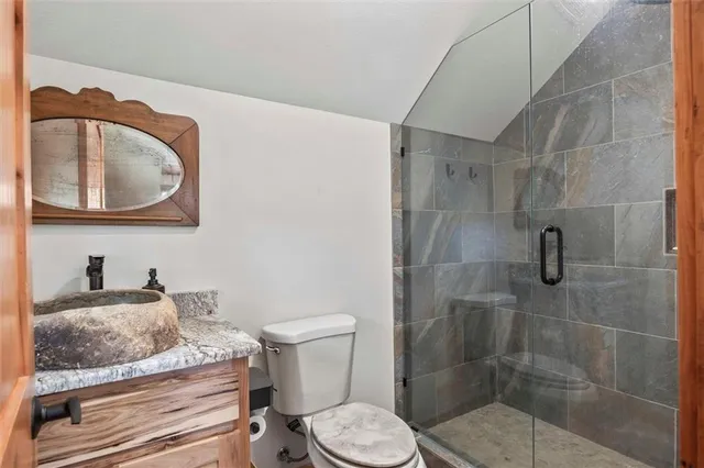 $1,999,000 | 107 Harbor Point, Gallatin, MO 64640