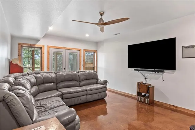 $1,999,000 | 107 Harbor Point, Gallatin, MO 64640