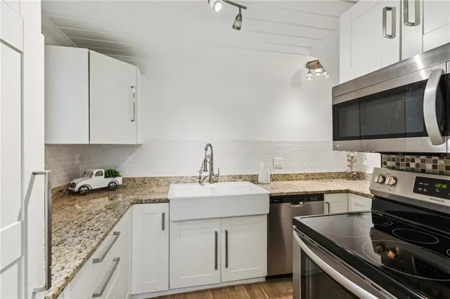 a house view with a outdoor space