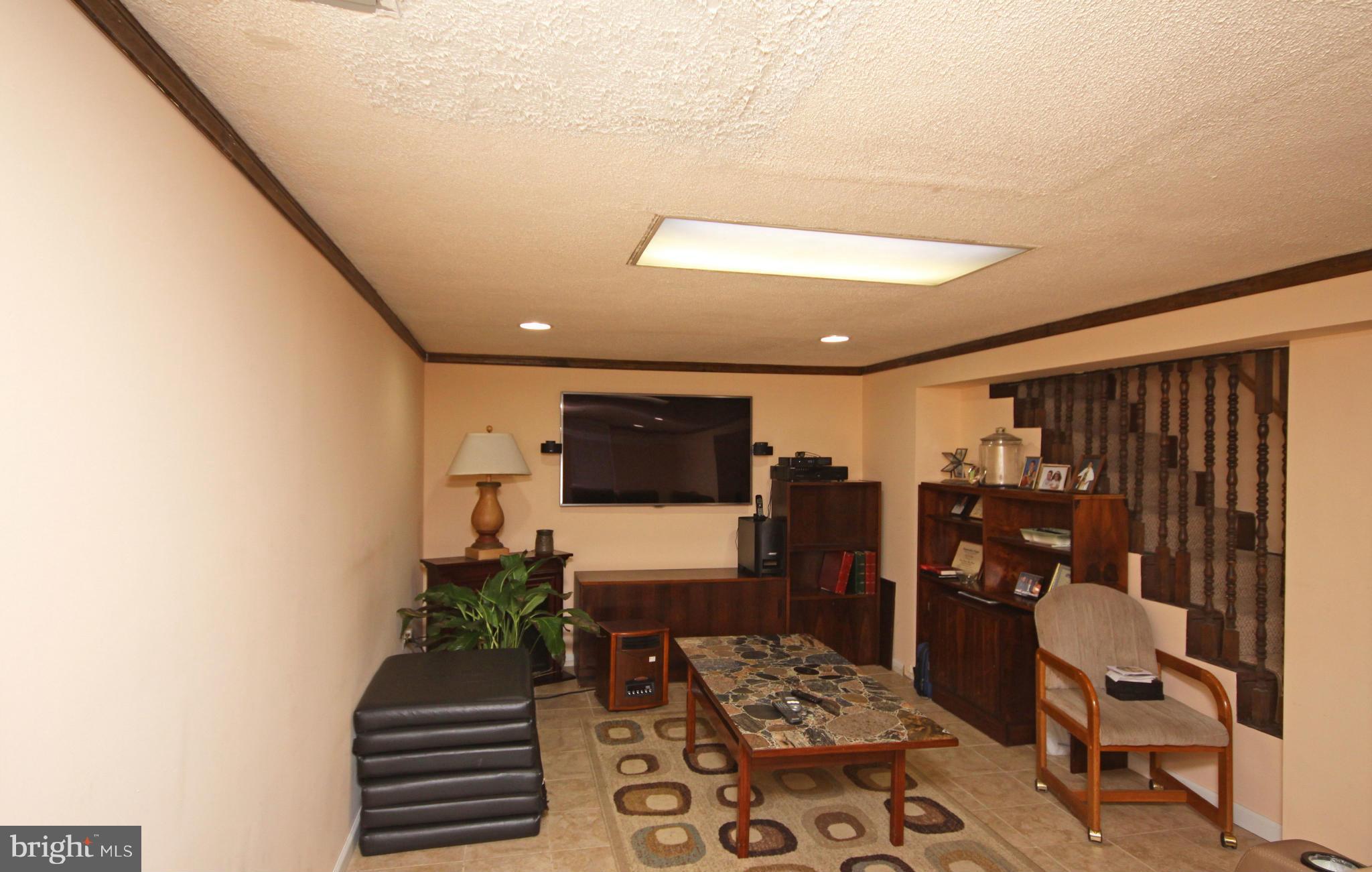 516 Mississippi Avenue Silver Spring, MD 20910 - Photo 6 of 30 Living Room