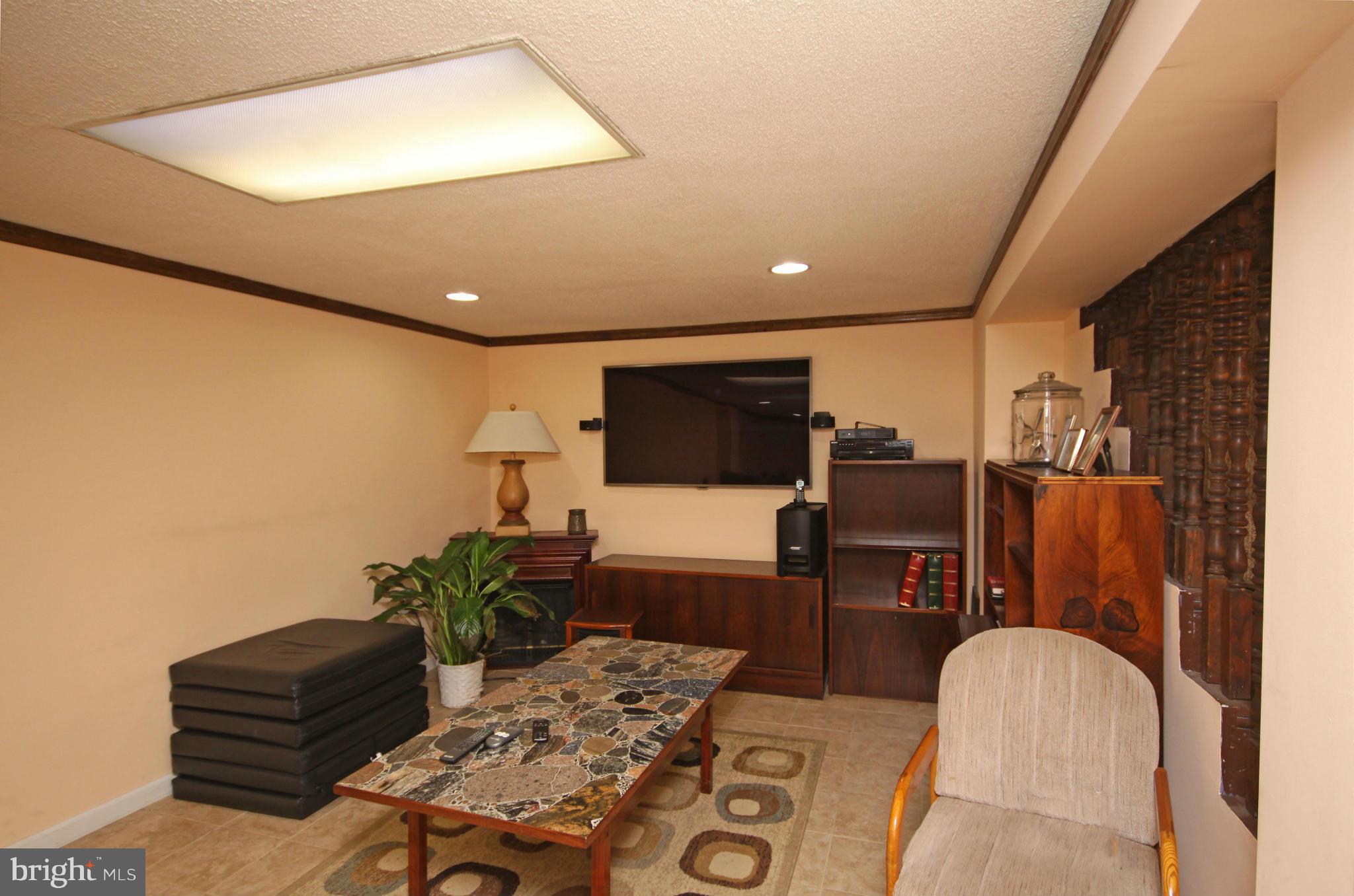 516 Mississippi Avenue Silver Spring, MD 20910 - Photo 10 of 30 Living Room