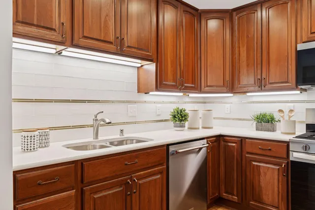 $399,900 | 981 Xene Lane North, Plymouth, MN 55447