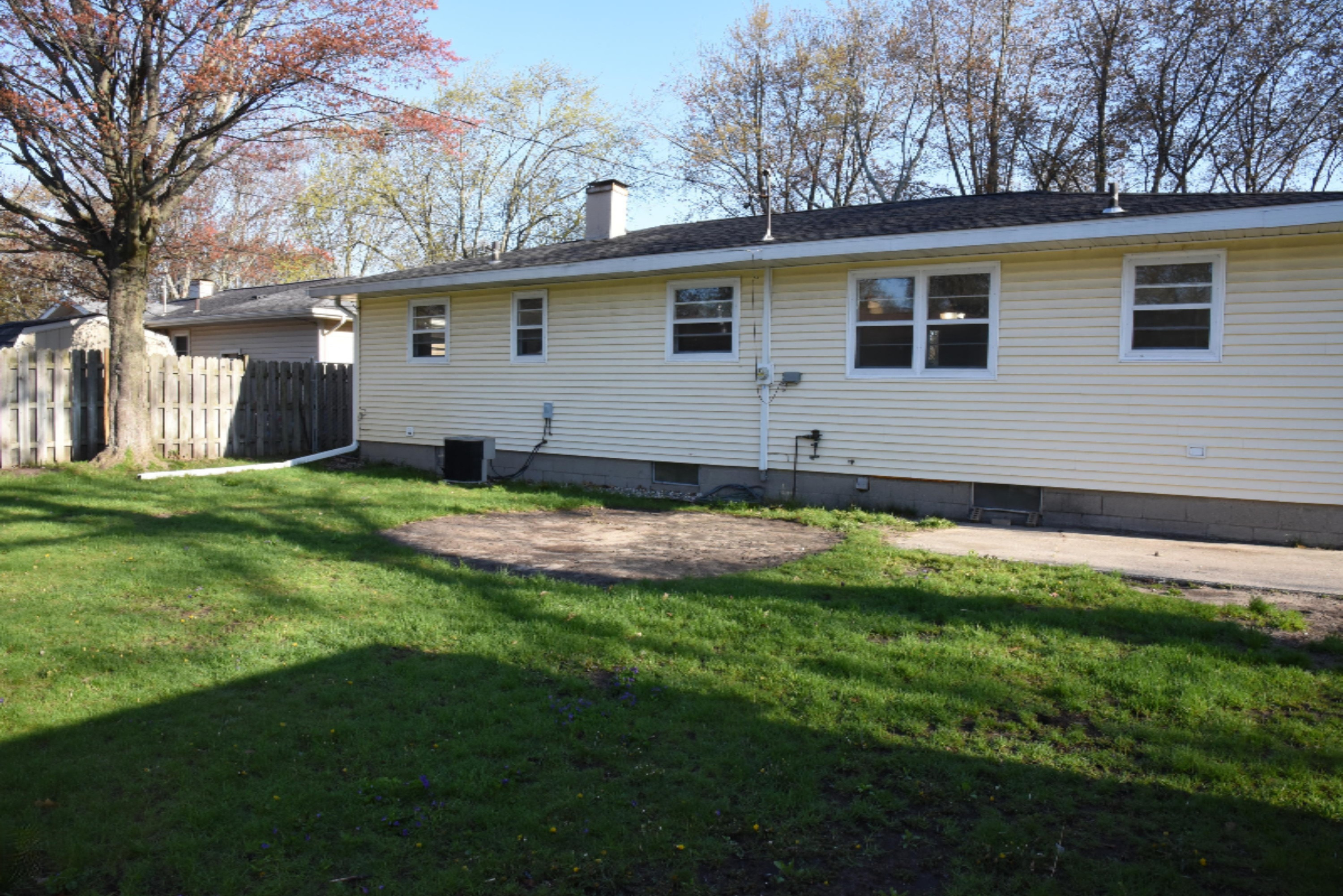 1523 Greenwich Road Muskegon, MI 49441 - Photo 2 of 23 DSC_0749