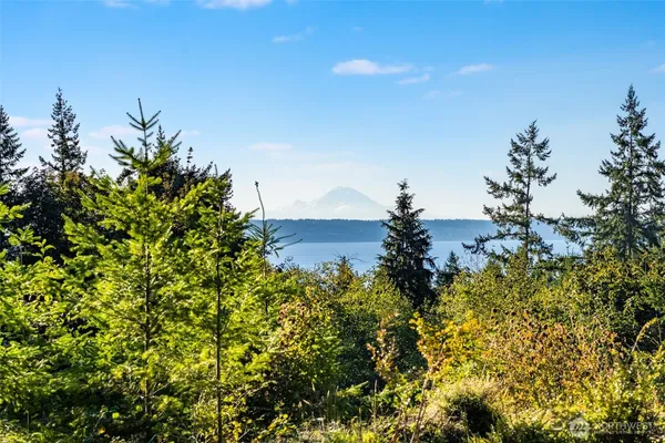 $275,000 | 3681 Kingston Court, Clinton, WA 98236