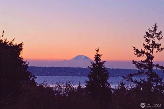 $285,000 | 3681 Kingston Court, Clinton, WA 98236