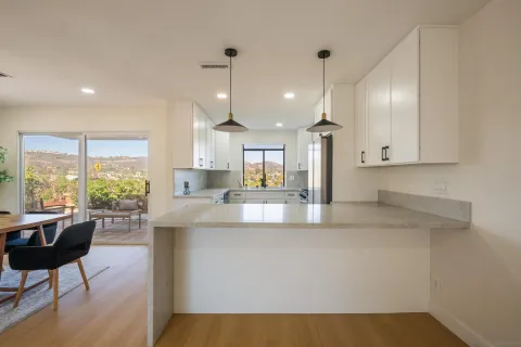 a large kitchen with kitchen island a large island in it