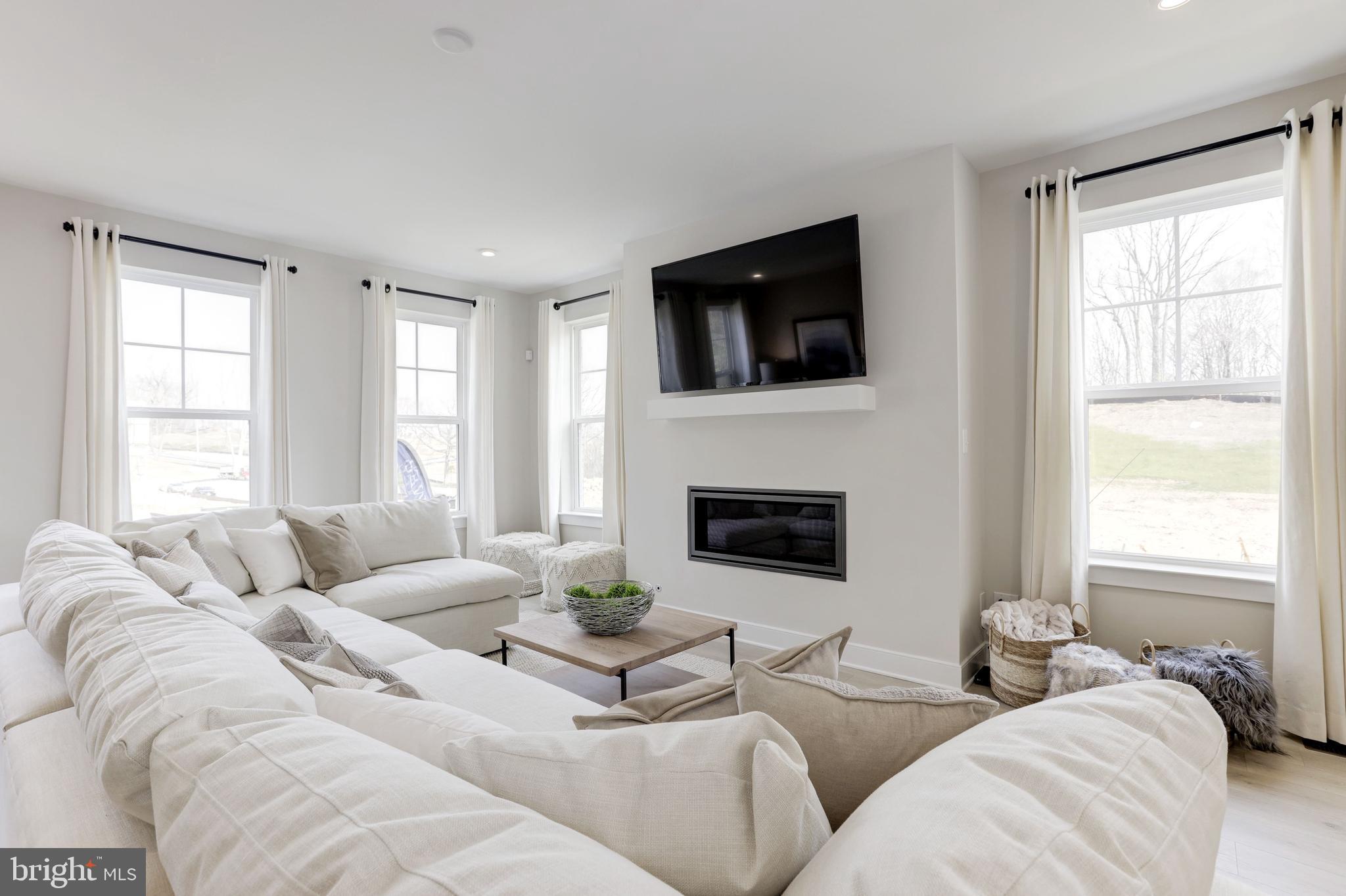 1544 Meadowlark Glen Road Dumfries, VA 22026 - Photo 15 of 45 Great Room