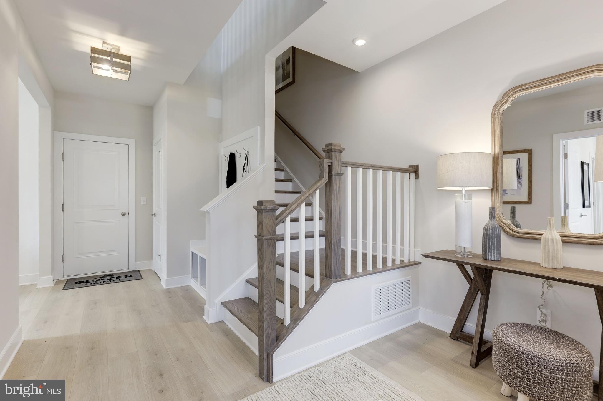 1544 Meadowlark Glen Road Dumfries, VA 22026 - Photo 3 of 45 Foyer