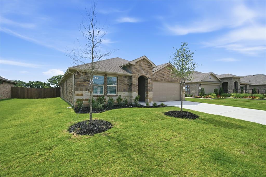 312 Blanco Drive Azle, TX 76020 - Photo 3 of 31