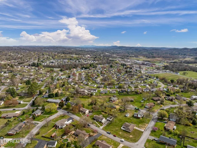 $420,000 | 7604 Berkshire Boulevard, Powell, TN 37849