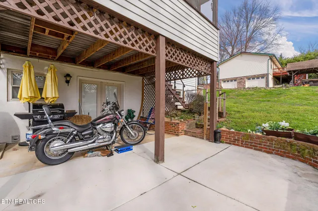 $420,000 | 7604 Berkshire Boulevard, Powell, TN 37849