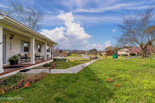 $420,000 | 7604 Berkshire Boulevard, Powell, TN 37849