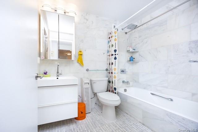 200 Rector Place, Unit 43D Manhattan, NY 10280 - Photo 12 of 27 a bathroom with a sink toilet and shower