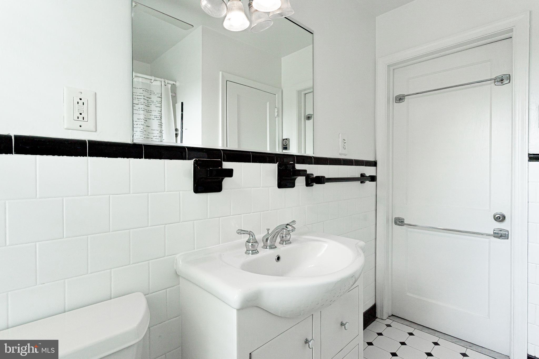 8426 Pleasant Plains Road Towson, MD 21286 - Photo 17 of 25 Upper 1 - Updated Full bathroom