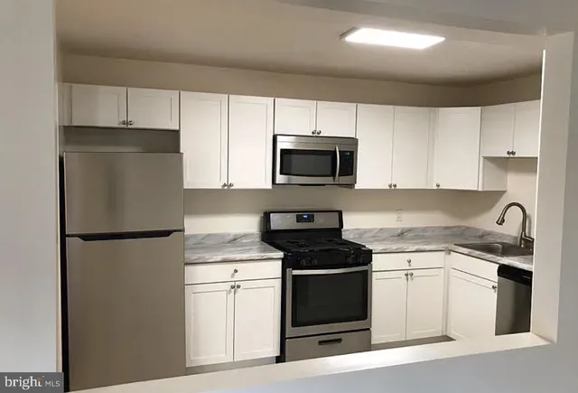 $1,850 | 884 Quince Orchard Boulevard, Unit T2, Gaithersburg, MD 20878