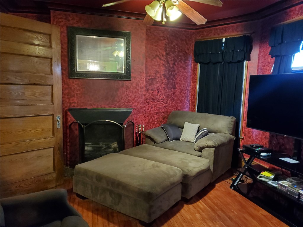 202 Parsells Avenue Rochester, NY 14609 - Photo 24 of 49 Living room